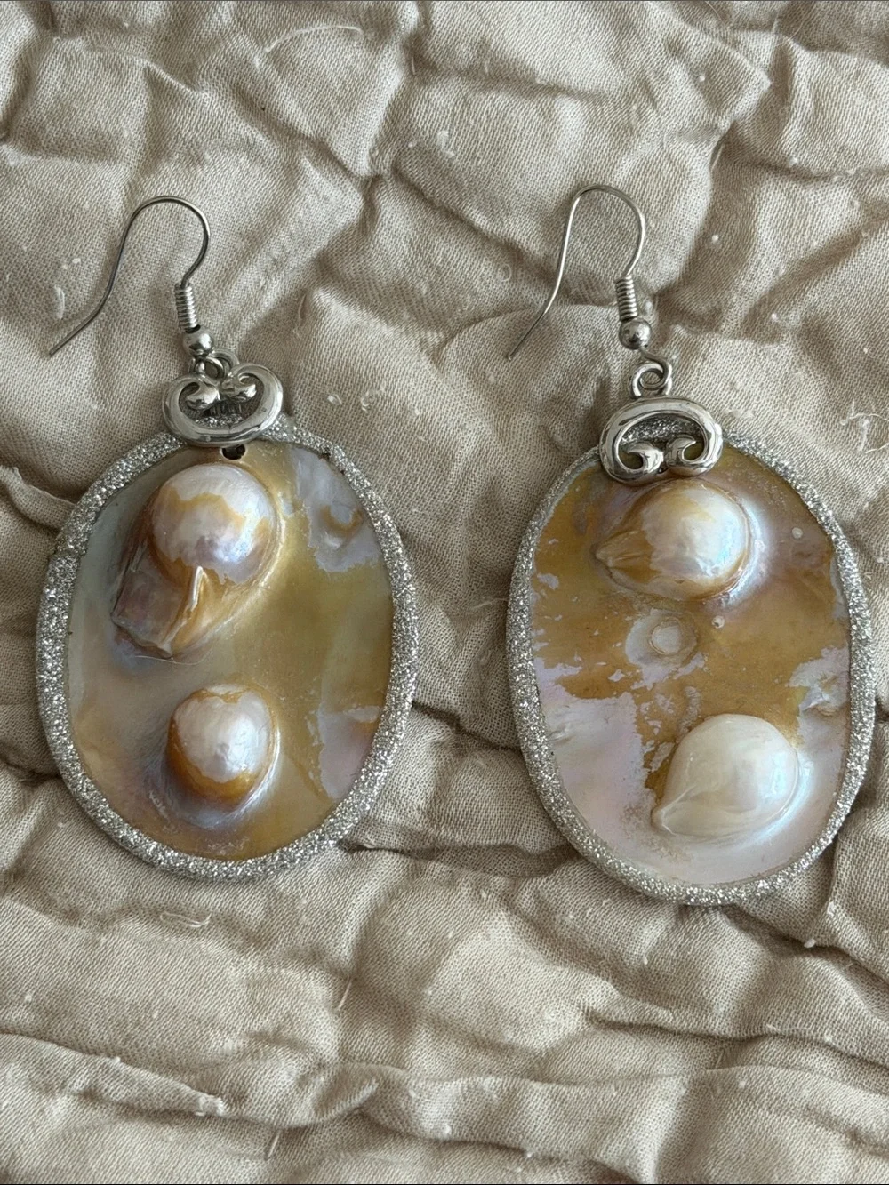 Baroque pearl earnings pierced
